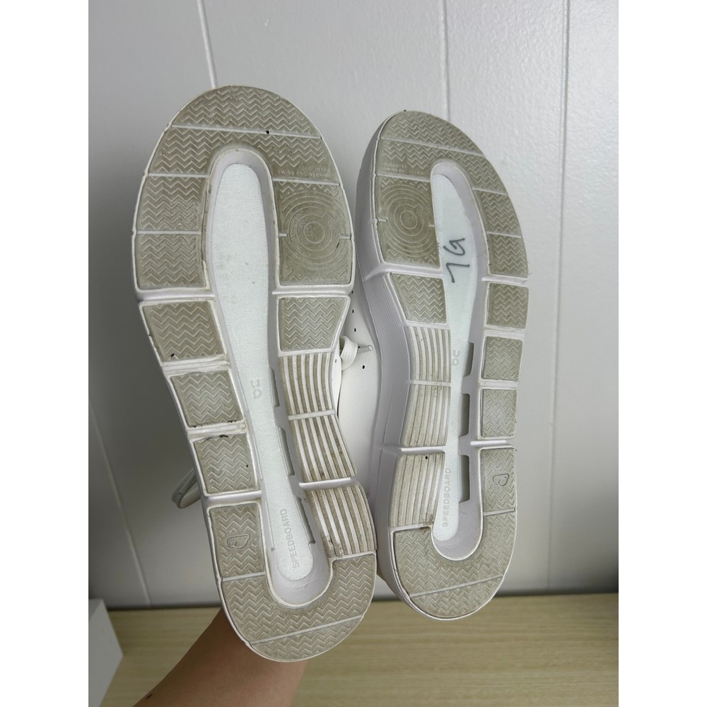 On The Roger Women 9 All White Advantage Low Top Tennis shoes Athleisure Comfort - Picture 7 of 12